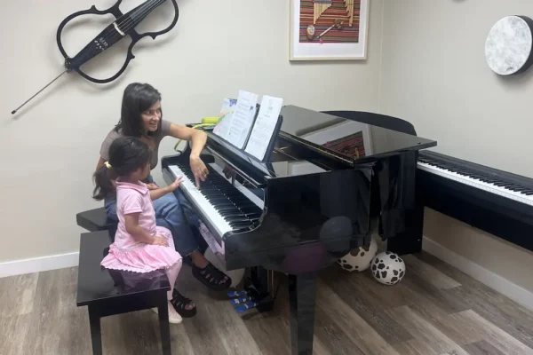 kids playing piano at Montana preschool
