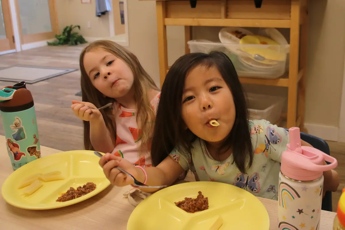 kids eating healthy food at Montana preschool